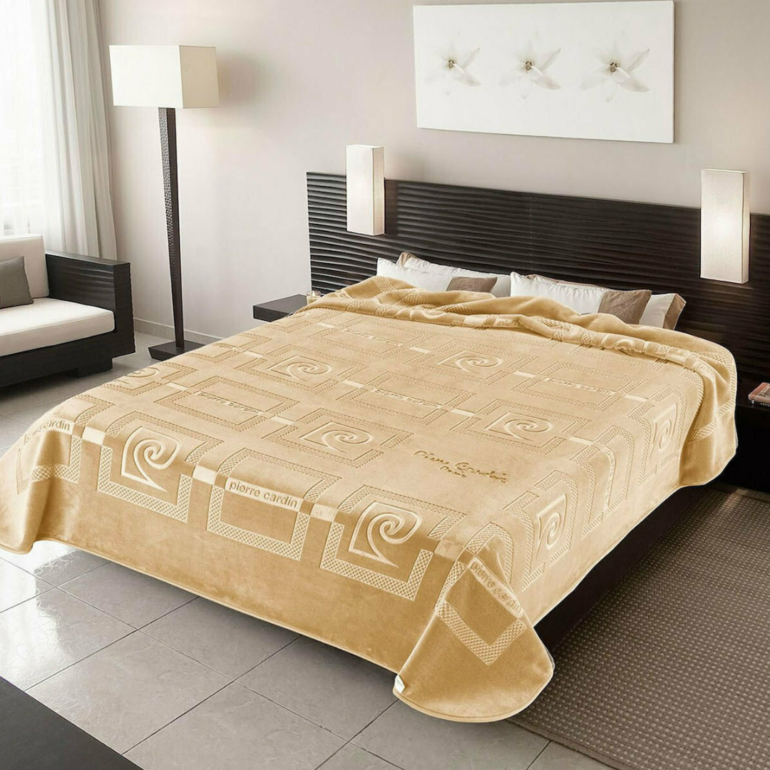 Couverture Pierre Cardin Biege