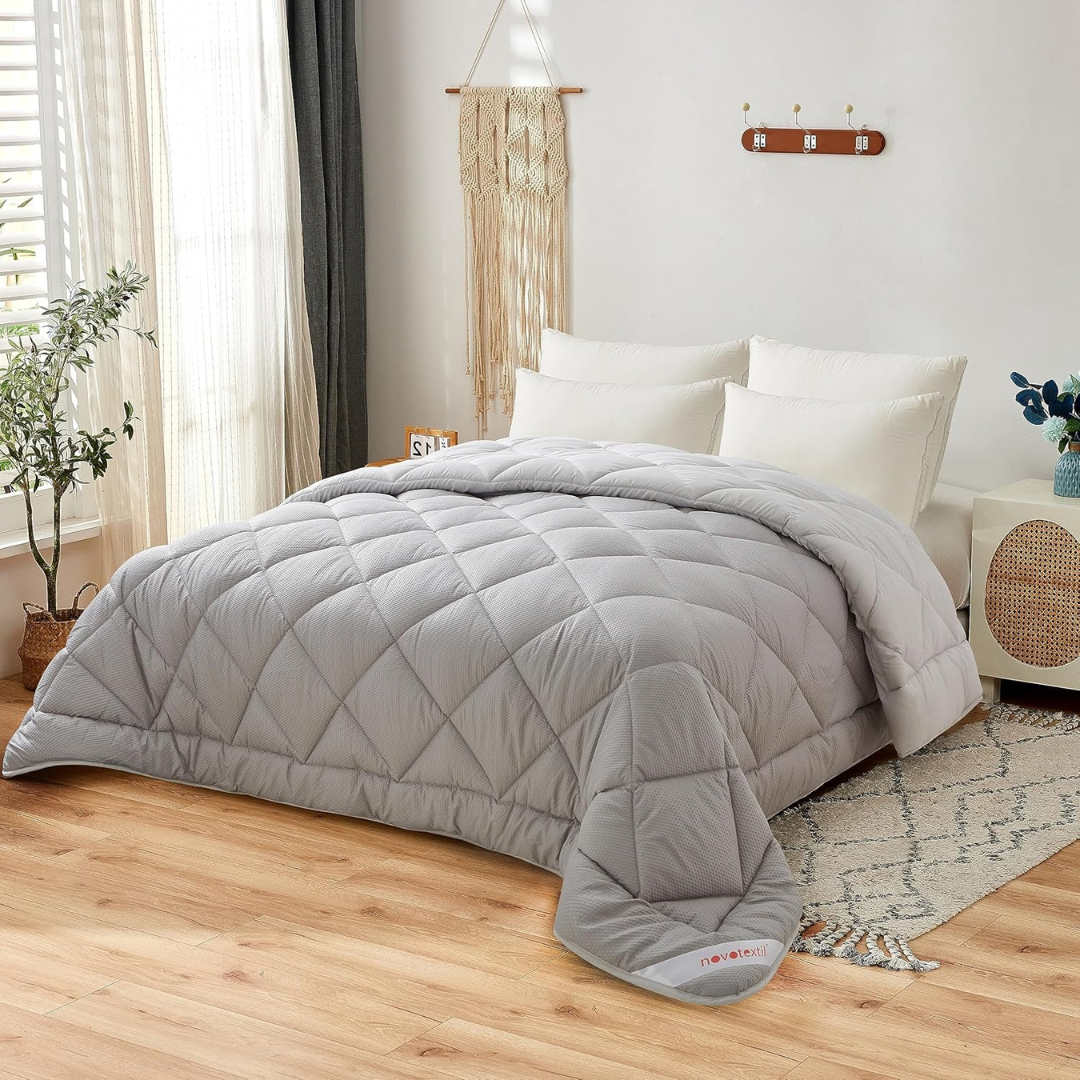 Novotextil- Couette bicolore.  microfibre. Densité 350gr/m2 Biege