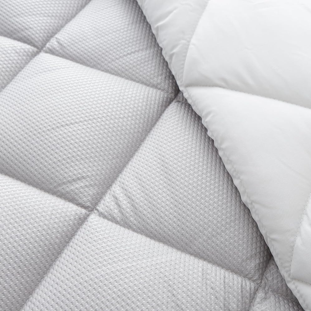 Novotextil- Couette bicolore.  microfibre. Densité 350gr/m2 Biege