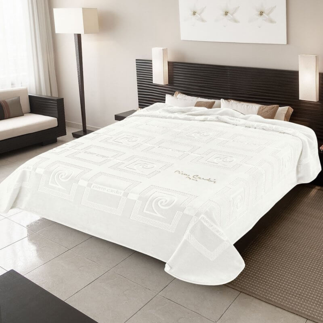 Couverture Pierre Cardin BLANC CASSE