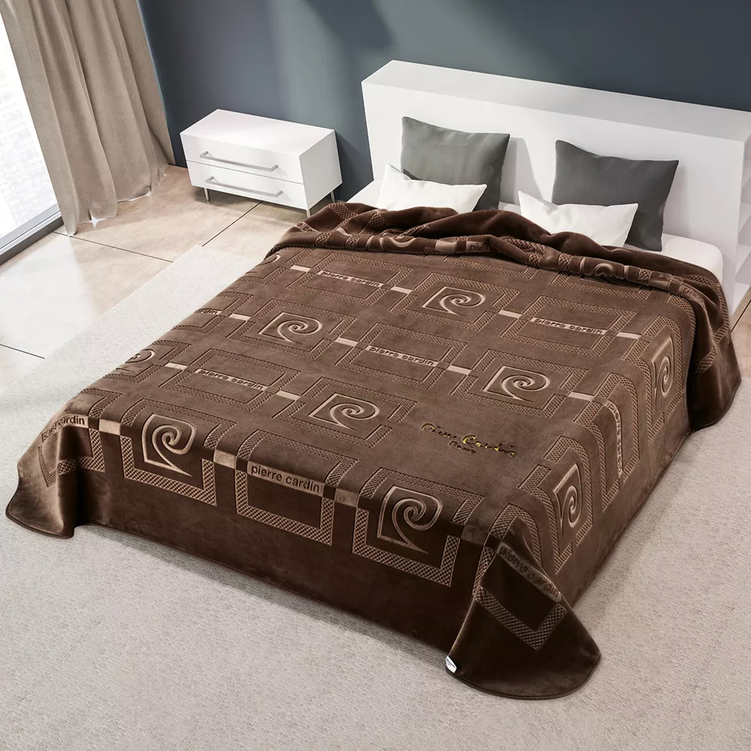 Couverture Pierre Cardin Marron